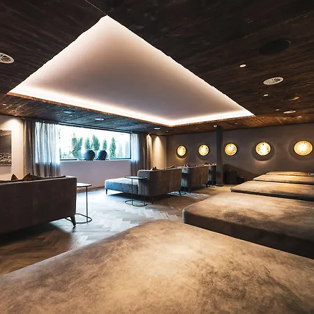 Ξενοδοχείο Wellness Alpenhof 4*